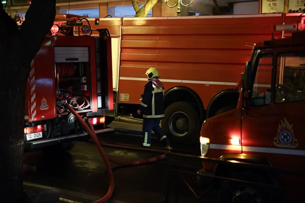 Θεσσαλονίκη: Φωτιά σε διαμέρισμα στη Δελφών – Στο νοσοκομείο δύο άτομα