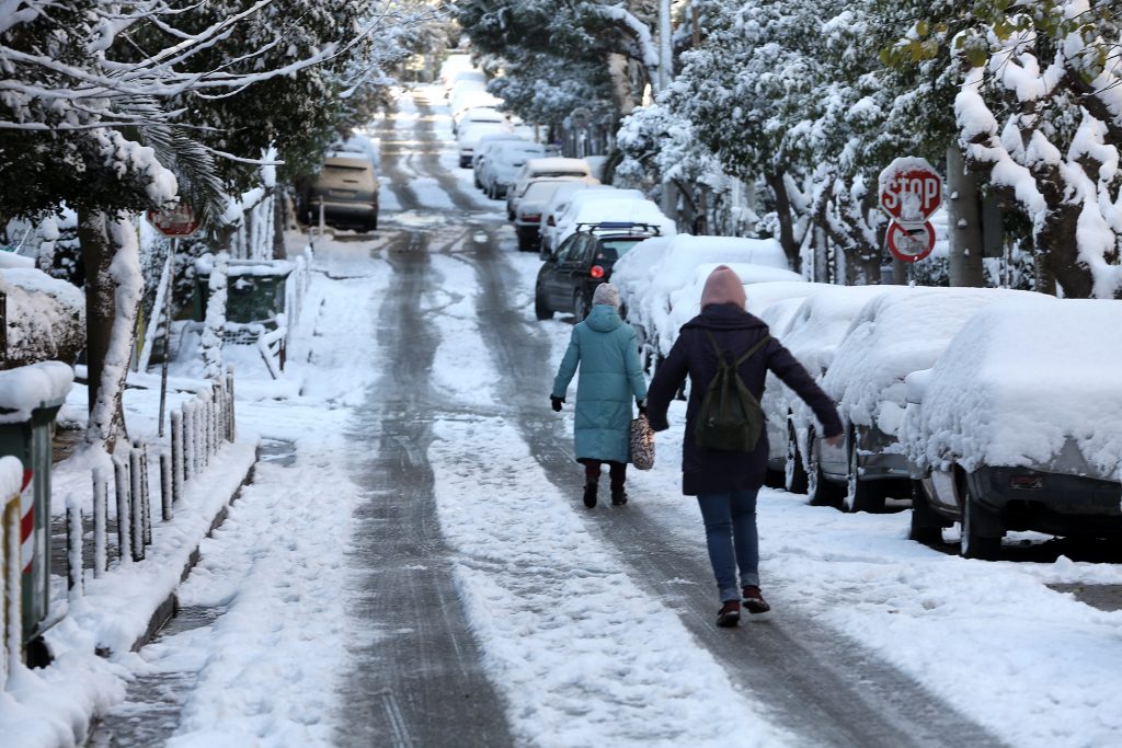 Καιρός: Επιδείνωση με χιόνια, πτώση της θερμοκρασίας και θυελλώδεις ανέμους