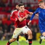 Manchester, UK. 03rd Nov, 2024. Old Trafford MANCHESTER, ENGLAND - NOVEMBER 03: Manuel Ugarte of Manchester United (L) chases Cole Palmer of Chelsea (R) during the Premier League 2024/25 Matchweek 10 match between Manchester United and Chelsea FC at Old T