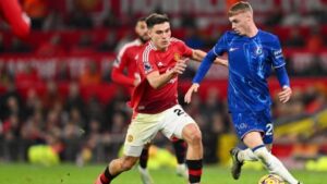 Manchester, UK. 03rd Nov, 2024. Old Trafford MANCHESTER, ENGLAND - NOVEMBER 03: Manuel Ugarte of Manchester United (L) chases Cole Palmer of Chelsea (R) during the Premier League 2024/25 Matchweek 10 match between Manchester United and Chelsea FC at Old T